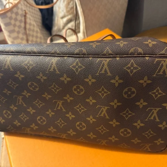 Louis Vuitton GM Monogram Brown Tote Bag - Picture 8 of 16